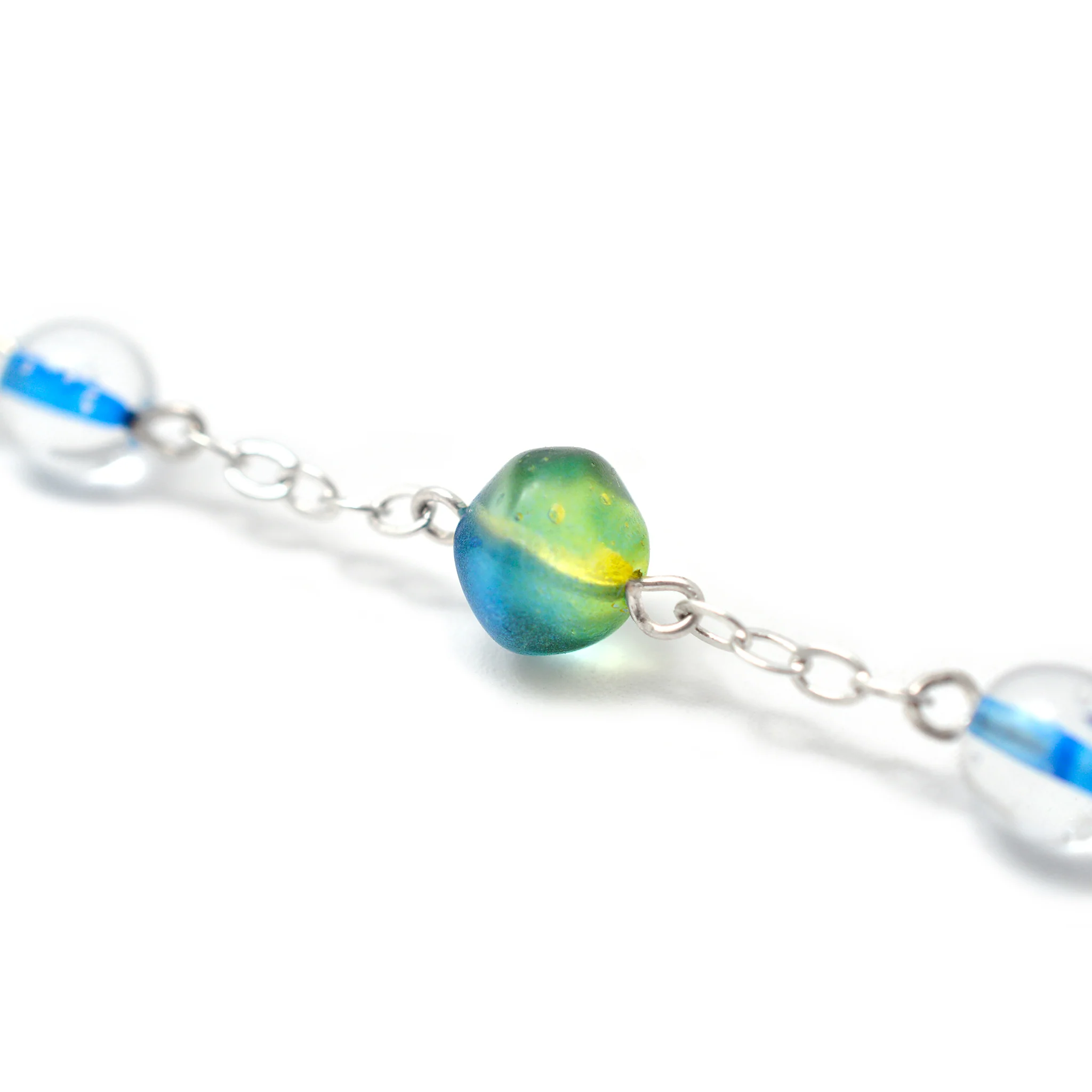 Our Lady of Victories artistic rosary with 100% recycled Bohemia glass beads - Image 8